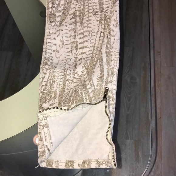 Free People Jeans w/ zipper ankles Size 24 - Picture 3 of 5